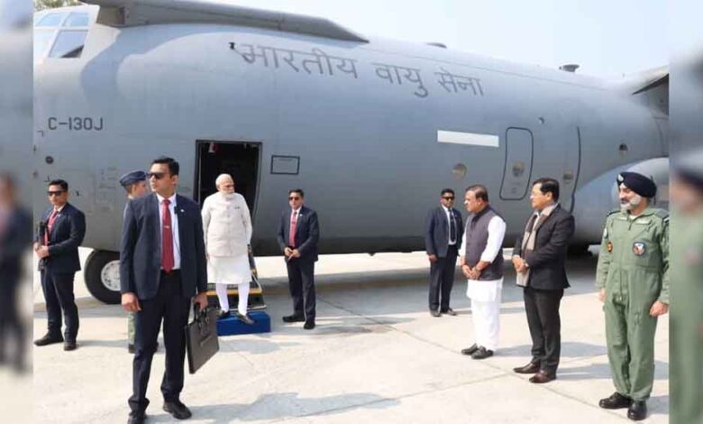 चीन-को-कड़ा-संदेश:-सीमा-के-पास-पीएम-मोदी-का-विमान-उतरा,-आपात-लैंडिंग-सुविधा-का-उद्घाटन