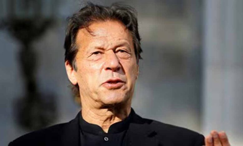 इमरान-खान-की-सेहत-की-बढ़ी-अटकलें,-परिवार-को-बिना-बताए-अस्पताल-में-किया-शिफ्ट