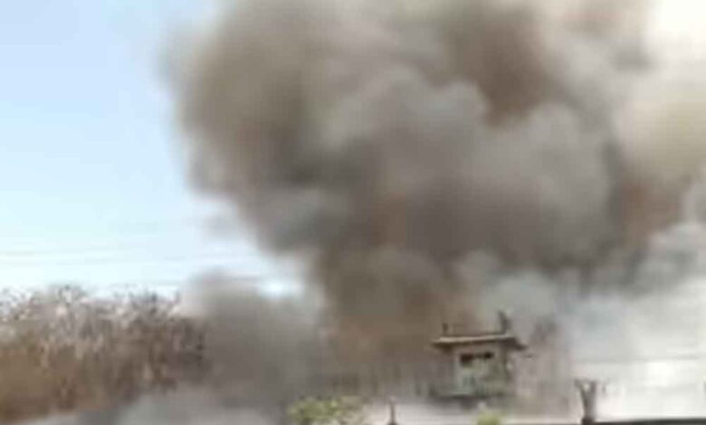 भोपाल-में-भीषण-आग-का-तांडव:-फर्नीचर-फैक्ट्री-धधकी,-7-किमी-दूर-तक-छाया-धुएं-का-गुबार