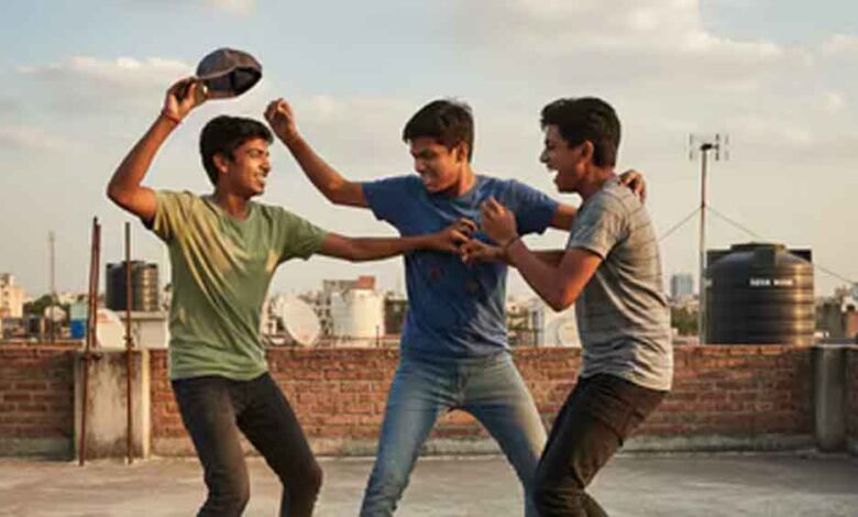 रोहिणी-में-टोपी-बनी-मौत-की-वजह!-एक-ने-पकड़ा,-दूसरे-ने-घोंपा-चाकू—पोस्टमार्टम-में-खुला-खौफनाक-राज