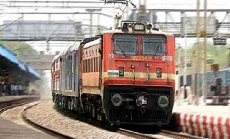 होली-पर-रेल-यात्रियों-की-परेशानी:-भोपाल-से-गुजरने-वाली-ट्रेनों-में-कंफर्म-सीट-का-संकट