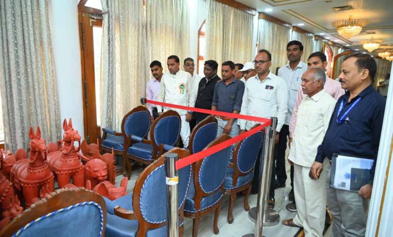 राज्यपाल-के-गोद-ग्राम-टेमरी-के-ग्रामीणों-ने-किया-लोकभवन-का-भ्रमण