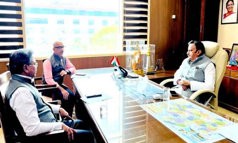 सीएचसी को एफआरयू के रूप में उन्नत करने के लिए मैनपावर की उपलब्धता सुनिश्चित करें: उप मुख्यमंत्री शुक्ल