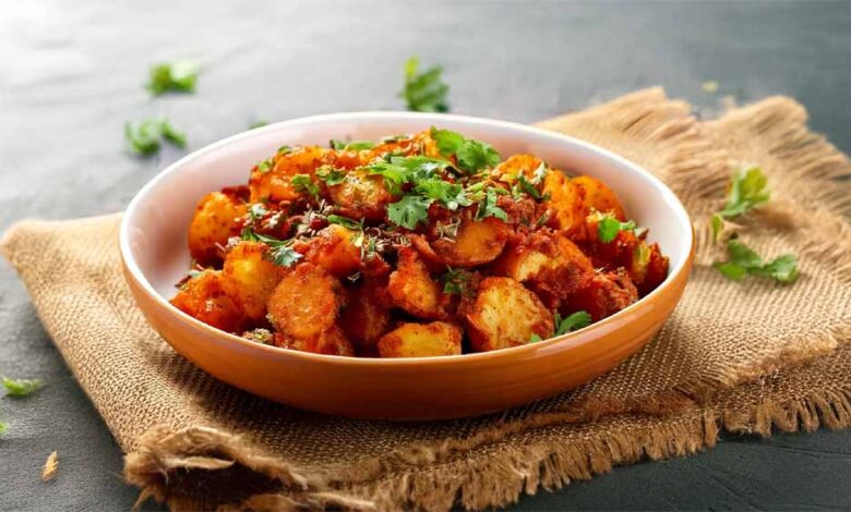 लंच-के-लिए-आसान-और-स्वादिष्ट-विकल्प:-झटपट-बनने-वाली-आलू-की-सूखी-सब्जी