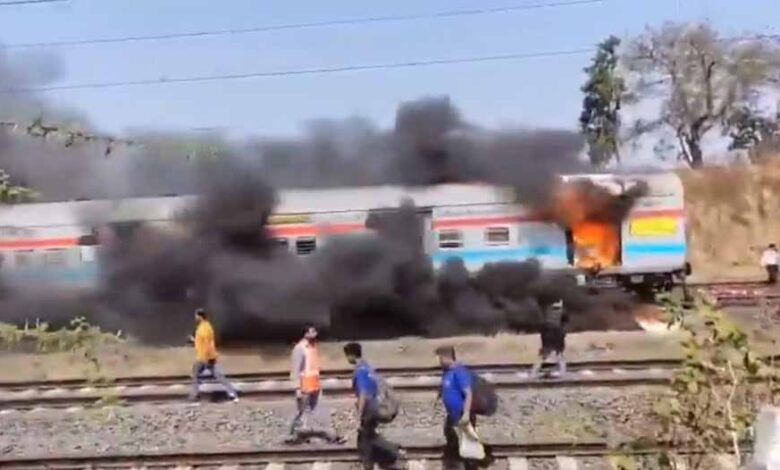 नई-दिल्ली–चेन्नई-ग्रैंड-ट्रंक-एक्सप्रेस-में-आग,-यात्रियों-में-अफरा-तफरी
