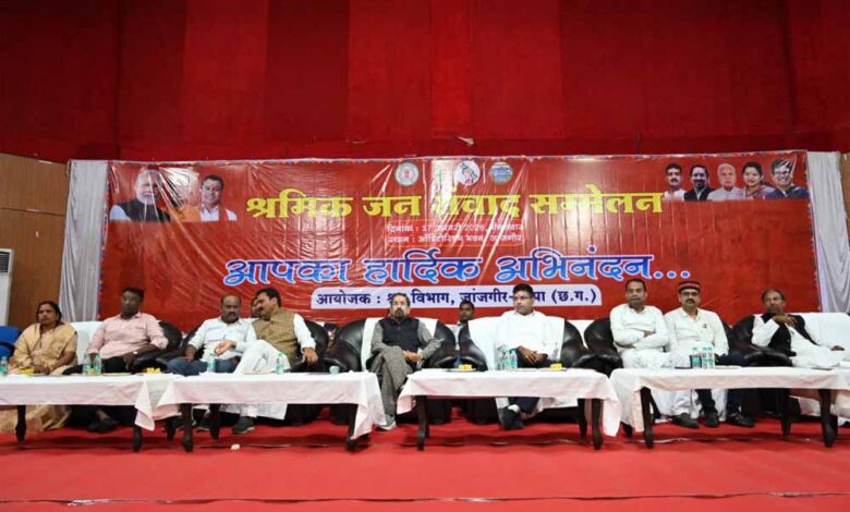 विभिन्न-योजनाओं-के-तहत-1.37-करोड़-से-अधिक-की-राशि-वितरित