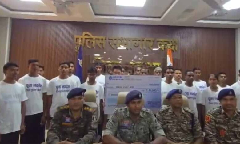 लाल-आतंक-की-उलटी-गिनती-शुरू:-सुकमा-में-22-नक्सलियों-ने-किया-आत्मसमर्पण,-एक-महिला-भी-शामिल