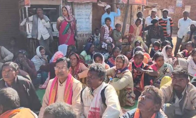 एसडीएम की कथित पिटाई से आदिवासी ग्रामीण की मौत, कांग्रेस व ग्रामीणों का उग्र प्रदर्शन