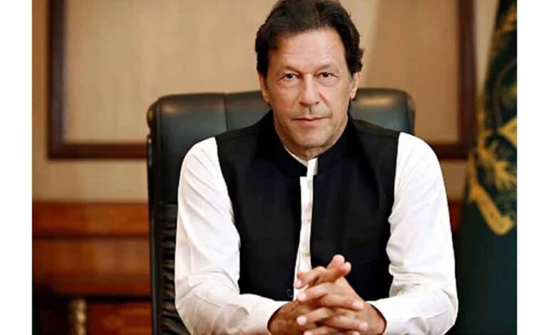 इमरान-खान-की-बिगड़ी-सेहत-पर-क्रिकेट-जगत-चिंतित,-कपिल-गावस्कर-सहित-14-दिग्गजों-ने-पाक-सरकार-को-लिखा-पत्र