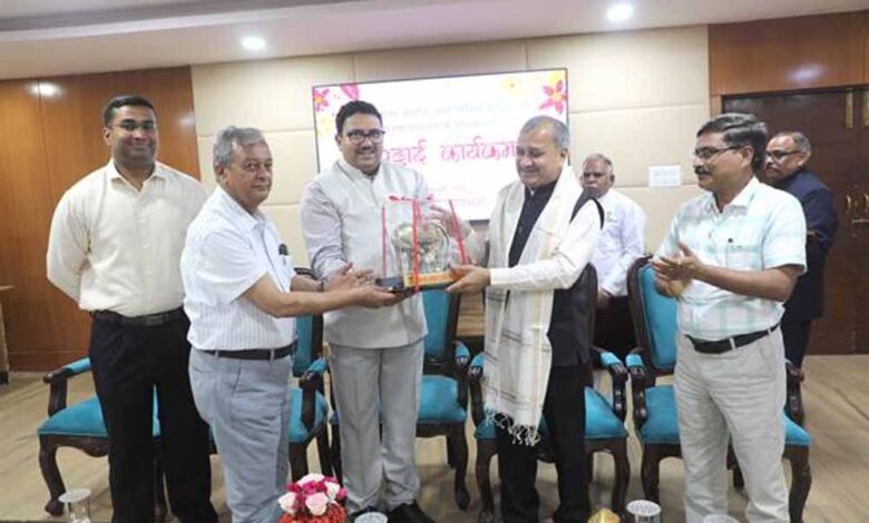 राज्यपाल-के-अपर-सचिव-भार्गव-का-विदाई-समारोह-सम्पन्न