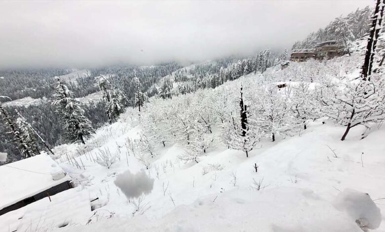 पहाड़ों-में-बदला-मिजाज,-गर्मी-के-बीच-बारिश-और-बर्फबारी-के-संकेत