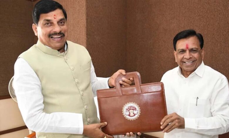 एमपी-बजट-2026:-हर-विधानसभा-में-स्टेडियम-का-ऐलान,-श्रमिक-और-महिला-सुरक्षा-पर-हजारों-करोड़-खर्च