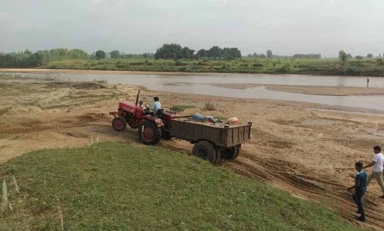 धुम्मा-गोडरी-नदी-में-रेत-का-अवैध-खनन,-प्रशासन-की-भूमिका-पर-उठे-सवाल