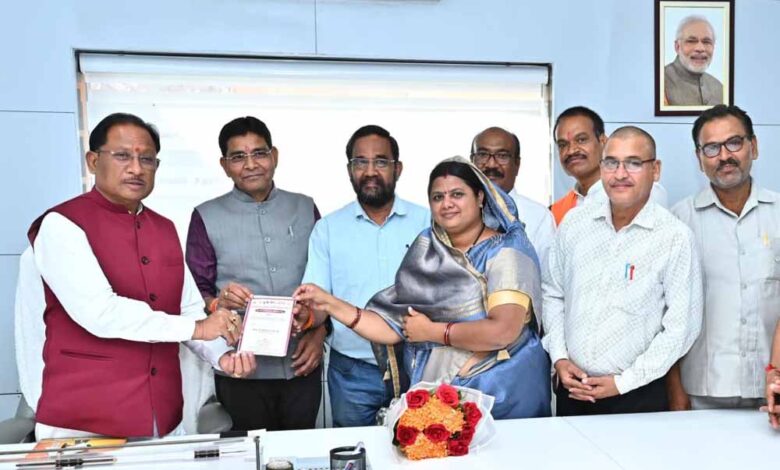 मुख्यमंत्री-साय-से-छत्तीसगढ़-मनवा-कुर्मी-क्षत्रिय-समाज-के-प्रतिनिधिमंडल-ने-की-सौजन्य-मुलाकात,-80-वॉ-महा-अधिवेशन-का-दिया-न्यौता