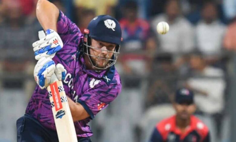 मैदान-पर-आपा-खो-बैठे-जॉर्ज-मुन्से,-हेलमेट-फेंकने-के-मामले-में-icc-ने-लगाई-फटकार