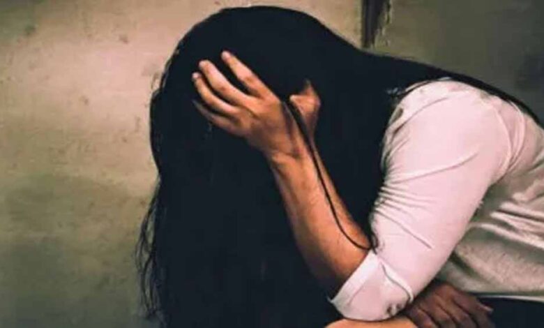 चलती-ट्रेन-में-युवती-से-दुष्कर्म-के-प्रयास-पर-सख्त-कार्रवाई,-tte-निलंबित,-आरोपी-की-तलाश-में-grp