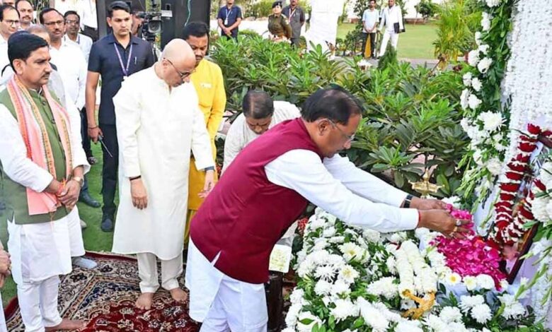 मुख्यमंत्री-विष्णुदेव-साय-ने-कुसुम-सिन्हा-को-दी-श्रद्धांजलि-मुख्यमंत्री-विष्णुदेव-साय
