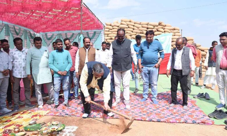 पर्यटन-एवं-संस्कृति-मंत्री-राजेश-अग्रवाल-ने-लखनपुर-क्षेत्र-में-25968-लाख-रू.-के-विकास-कार्यों-का-किया-भूमिपूजन