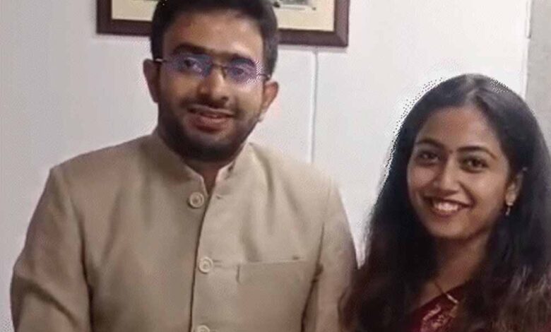 ट्रेनिंग-में-मुलाकात-और-dm-चैंबर-में-शादी,-ias-कपल-ने-पेश-की-सादगी-की-मिसाल