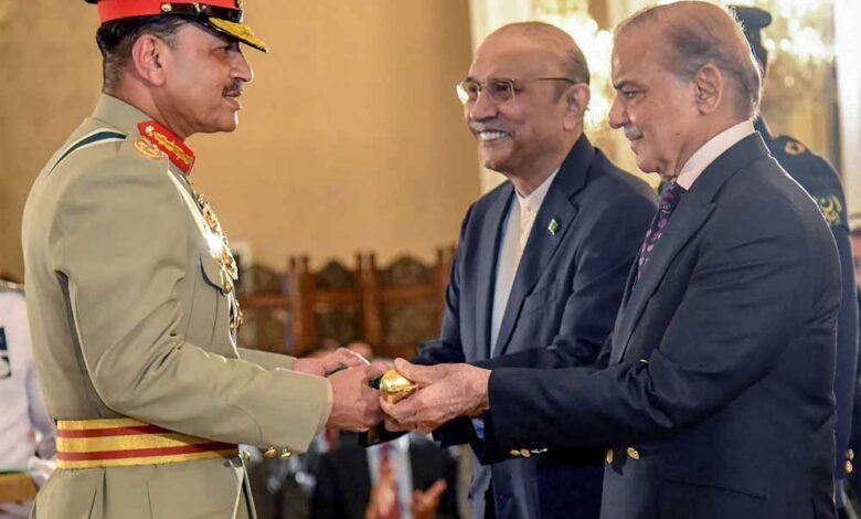 ‘आसिम-मुनीर-नहीं-हैं-मेरे-बॉस’,-पाकिस्तान-में-सरकार-में-सेना-के-दखल-पर-रक्षा-मंत्री-की-दो-टूक