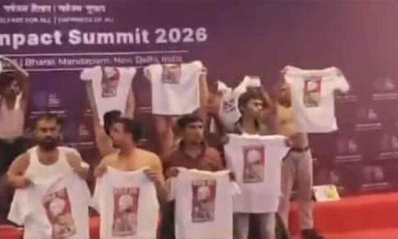 ai-समिट-में-यूथ-कांग्रेस-का-हंगामा,-शर्टलेस-होकर-pm-के-खिलाफ-नारेबाजी,-कई-कार्यकर्ता-गिरफ्तार