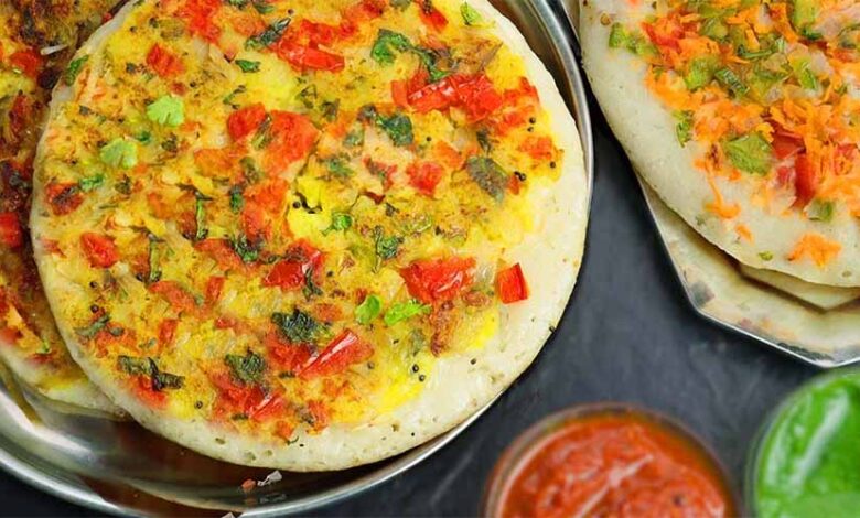 सुबह-के-नाश्ते-के-लिए-परफेक्ट-है-आलू-उत्तपम,-मिनटों-में-बनाएं-यह-टेस्टी-रेसिपी