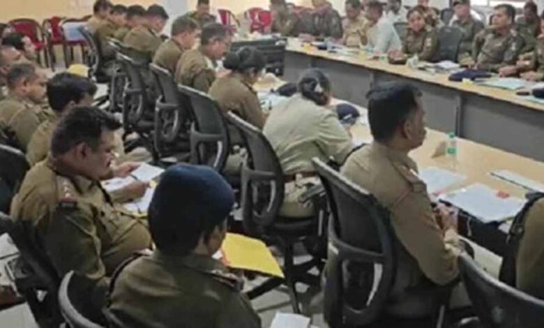 रायपुर-आईजी-ने-ली-पुलिस-अधीक्षकों-की-बैठक,-अपराध-और-सड़क-दुर्घटनाएं-रोकने-के-दिए-सख्त-निर्देश