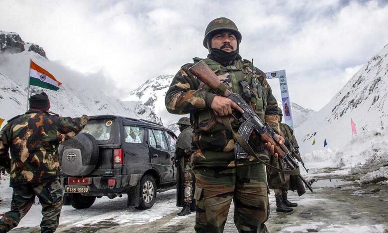 जम्मू‑कश्मीर-में-बड़ी-आतंकी-साजिश-नाकाम,-सड़क-किनारे-मिला-मौत-का-सामान;-एजेंसियों-ने-जारी-किया-अलर्ट