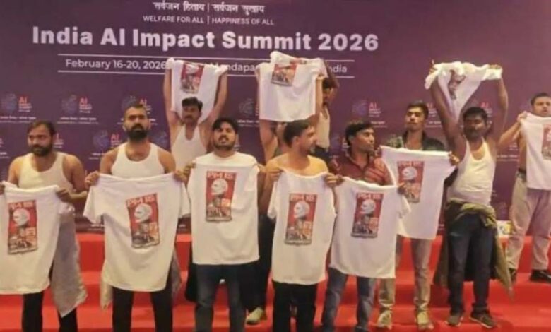 पुलिस-कस्टडी-में-भेजे-गए-चार-यूथ-कांग्रेसी-कार्यकर्ता,-ai-सम्मेलन-में-शर्टलेस-प्रदर्शन-पर-कोर्ट-ने-दिखाई-सख्ती