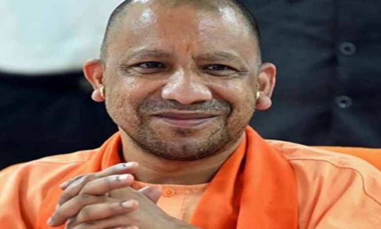 पीएम-मोदी-के-कार्यक्रम-से-पहले-मेरठ-पहुंचे-सीएम-योगी,-तैयारियों-की-करेंगे-समीक्षा