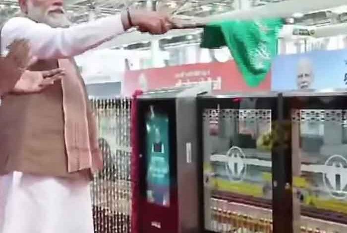 55-मिनट-में-88-किमी-की-रफ्तार,-पीएम-मोदी-ने-नमो-भारत-को-दी-हरी-झंडी,-मेरठ-मेट्रो-का-भी-आगाज़