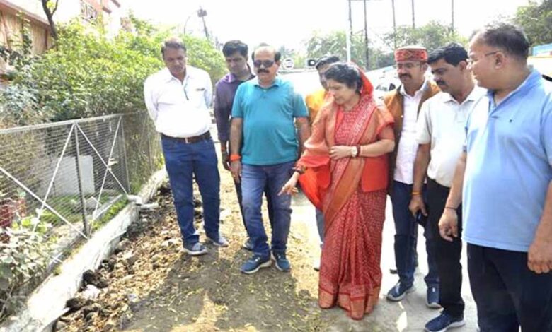 राज्यमंत्री-गौर-ने-गोविंदपुरा-में-किया-सड़कों-का-निरीक्षण,-गुणवत्तापूर्ण-कार्य-के-दिए-निर्देश