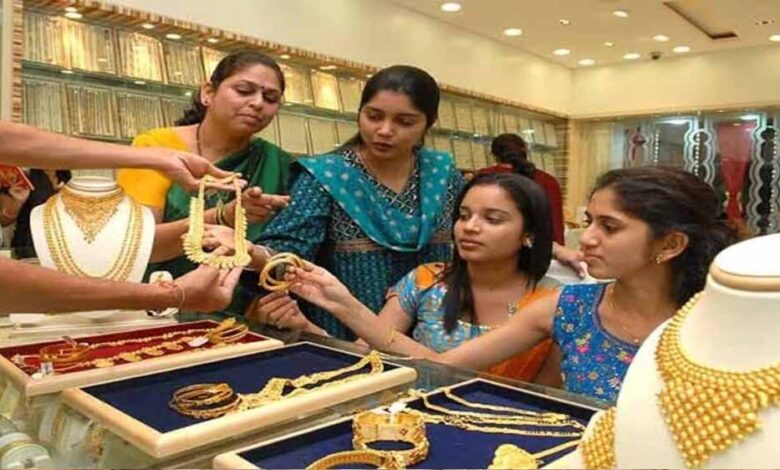 Gold-Silver Update: सोने की कीमत ₹3000 बढ़ी, चांदी ₹15558 महंगी हुई एक झटके में