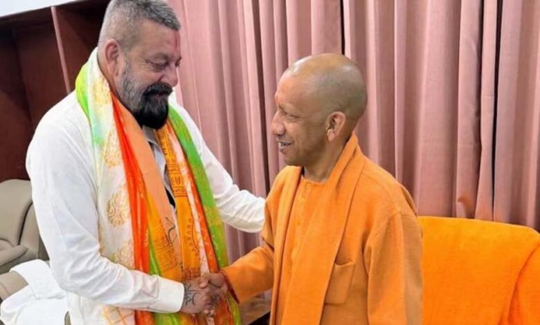 सीएम-योगी-से-संजय-दत्त-की-मुलाकात,-रोड-शो-में-गूंजे-जय-श्रीराम-के-नारे