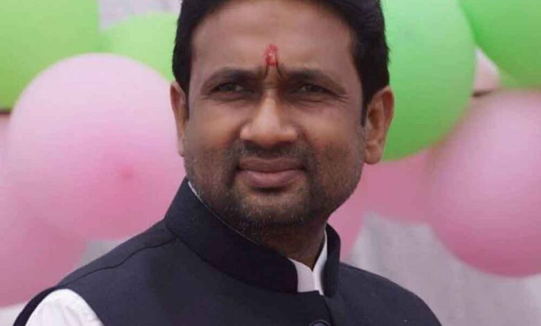 उमाशंकर सिंह पर आयकर का शिकंजा: लखनऊ से बलिया तक घर-दफ्तर पर छापेमारी