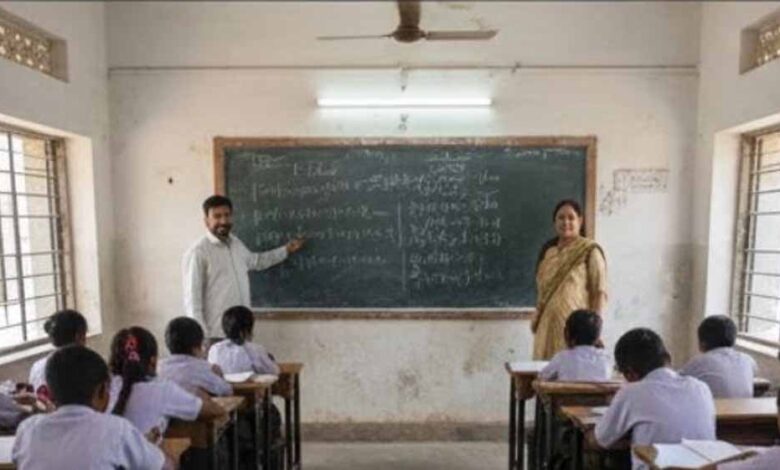 एग्जाम सेंटर बना ‘नकल सेंटर’! शिक्षकों की मिलीभगत से चार कमरों में धड़ल्ले से नकल