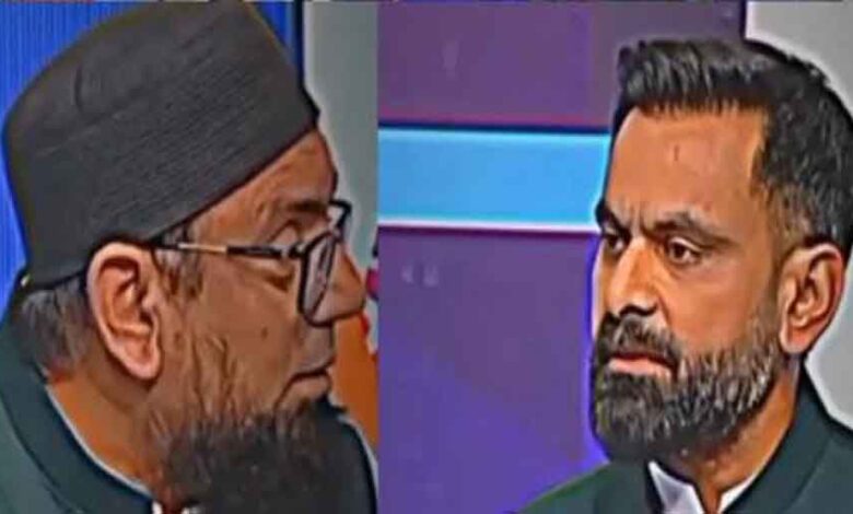 PAK vs ENG: इंग्लैंड से हार के बाद पाकिस्तानी दिग्गजों में जुबानी जंग, नवाज की भूमिका पर गरमाई बहस