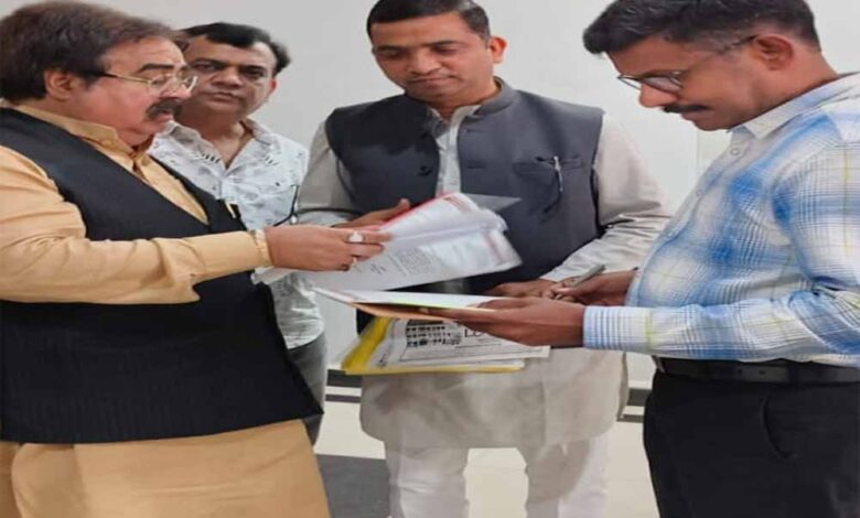 अविलंब सुधारी जाये सड़के -चेंबर कलेक्टर से मिले चेंबर के पदाधिकारी