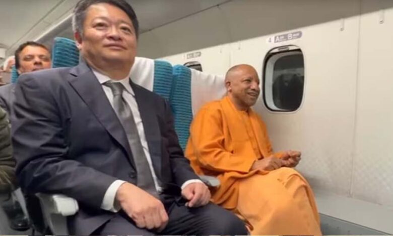 600 किमी प्रति घंटे की रफ्तार पर CM योगी का रोमांचक सफर, जापान की हवा में चलने वाली ट्रेन में मुस्कुराए मुख्यमंत्री
