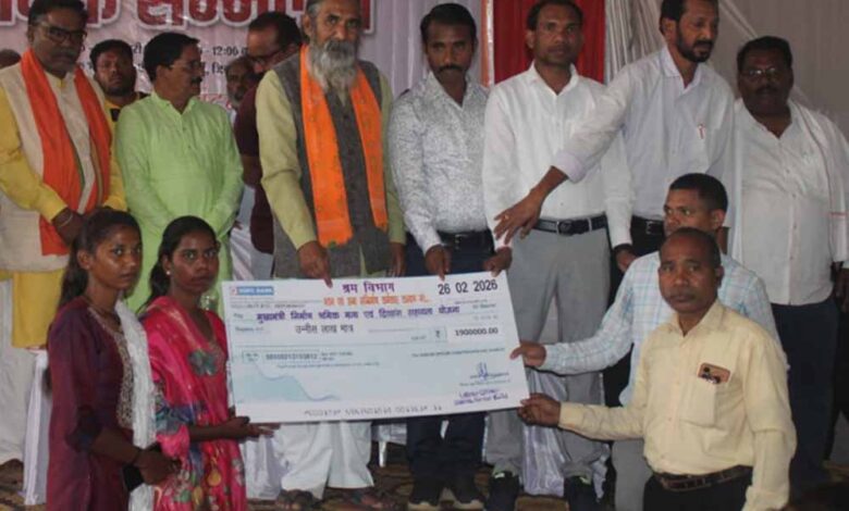 उत्तर-बस्तर-के-अंतागढ़-में-हुआ-श्रमिक-सम्मेलन,-7930-श्रमिकों-को-किया-लाभान्वित