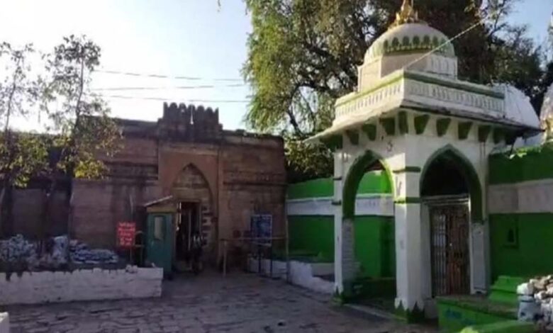 Dhar Bhojshala विवाद: कमाल मौला दरगाह के निर्माण में मंदिर अवशेषों के इस्तेमाल का दावा