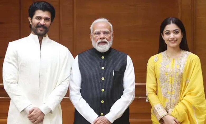 न्यूलीवेड कपल विजय-रश्मिका ने पीएम मोदी को रिसेप्शन में किया इन्वाइट, सोशल मीडिया पर तस्वीर वायरल