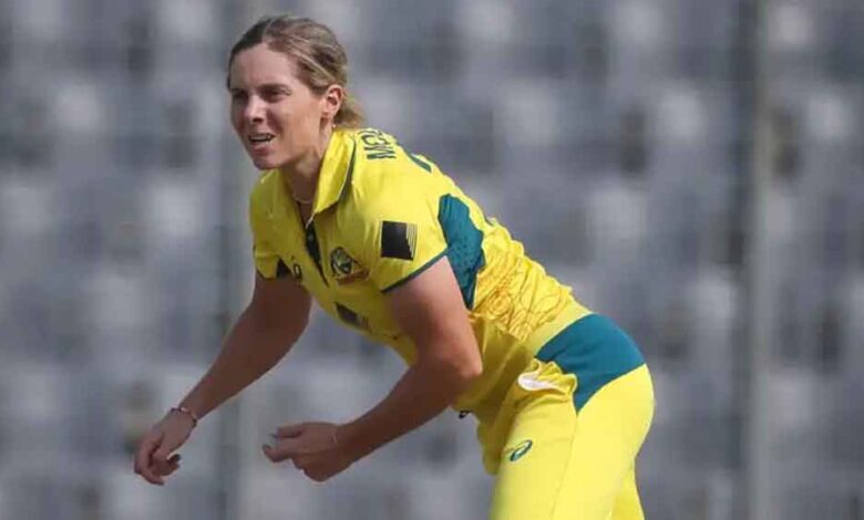 पीठ की चोट से बाहर हुईं सोफी मोलिनक्स, भारत के खिलाफ सीरीज में ऑस्ट्रेलिया को झटका
