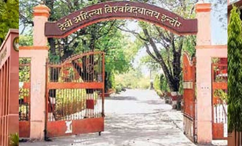 हॉस्टल से बाहर की गई छात्रा, सहेलियों पर बॉयफ्रेंड बनाने का दबाव डालती थी