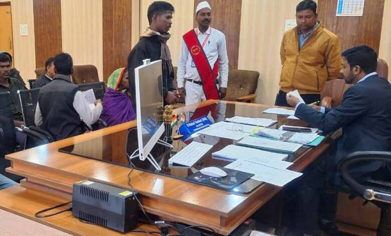 3-साल-से-लंबित-प्रकरणों-पर-कलेक्टर-ने-लगाई-फटकार,-नोटिस-जारी-करने-के-दिए-निर्देश