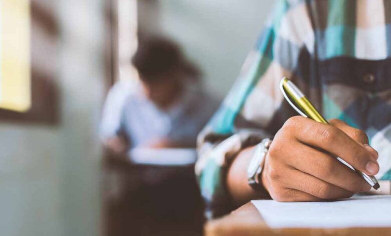 बोर्ड परीक्षा में हिजाब पर विवाद, टीचर ने छात्राओं के नंबर काटने की दी धमकी, शिक्षा विभाग ने दी सफाई