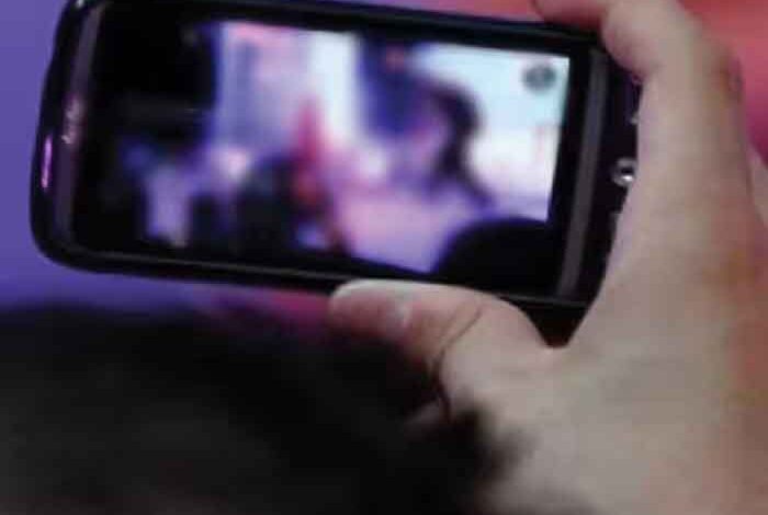 प्राइवेट-फोटो-लीक-का-डर-खत्म!-सरकारी-एजेंसी-ने-बताए-ब्लैकमेल-से-बचने-के-आसान-उपाय