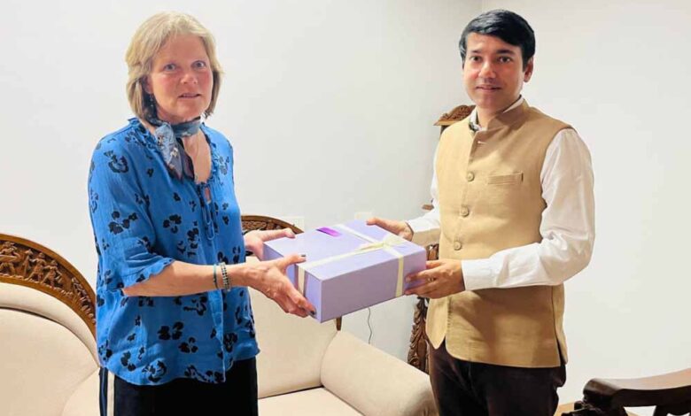 बस्तर-की-सांस्कृतिक-विरासत-से-अभिभूत-हुई-संयुक्त-राष्ट्र-की-मेंटर,-छह-दिवसीय-प्रवास-के-बाद-भावुक-होकर-विदा-हुई-सु-किर्सी-ह्यवैरिनेन