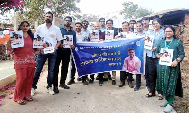 जन्मदिन बना सेवा का पर्व: बच्चों की मुस्कान और बुजुर्ग दादी का सहारा बना असली उत्सव