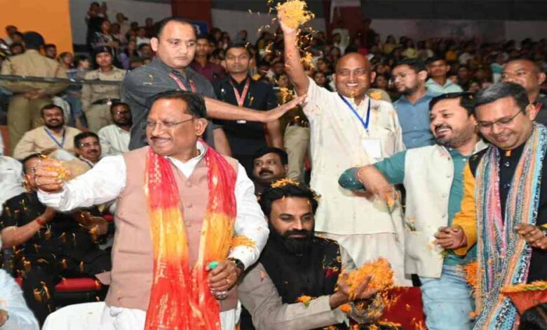 ‘बिगेस्ट-भजन-क्लबिंग’-में-शामिल-हुए-सीएम-साय,-‘युवाओं-को-अध्यात्म-से-जोड़ने-का-अभिनव-प्रयास’